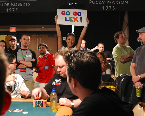 Evy Ng cheers on her boyfriend, Evy's boyfriend Lex 'RaSZI" Veldhuis