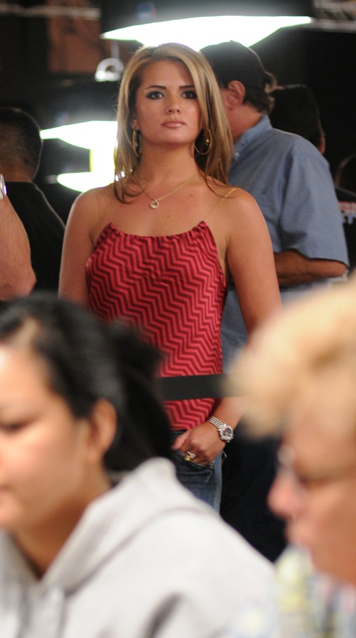 2009-wsop-girls-on-the-rail-2